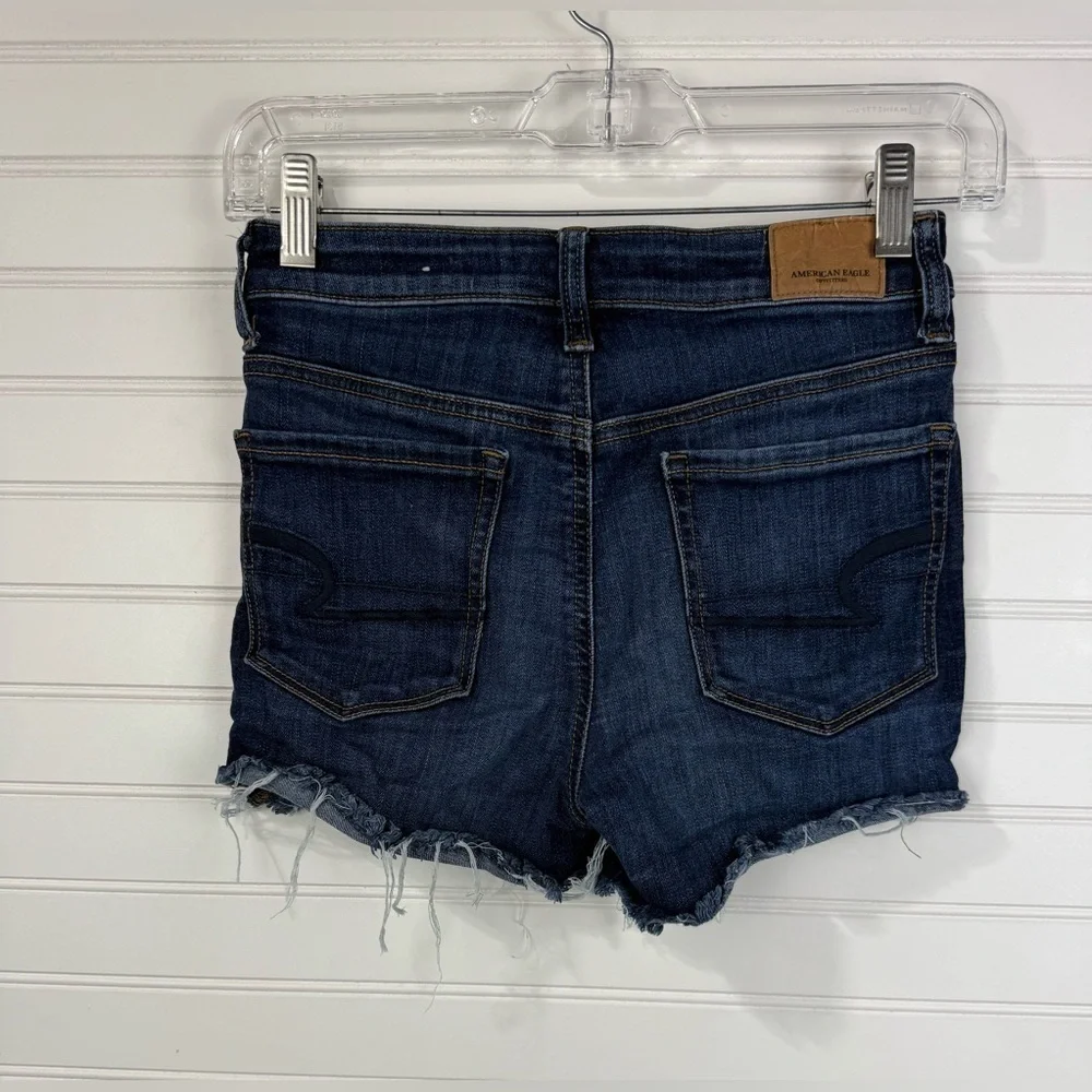 American Eagle women’s super stretch hi-rise cut off dark denim shorts. Size 00 - Picture 2 of 5